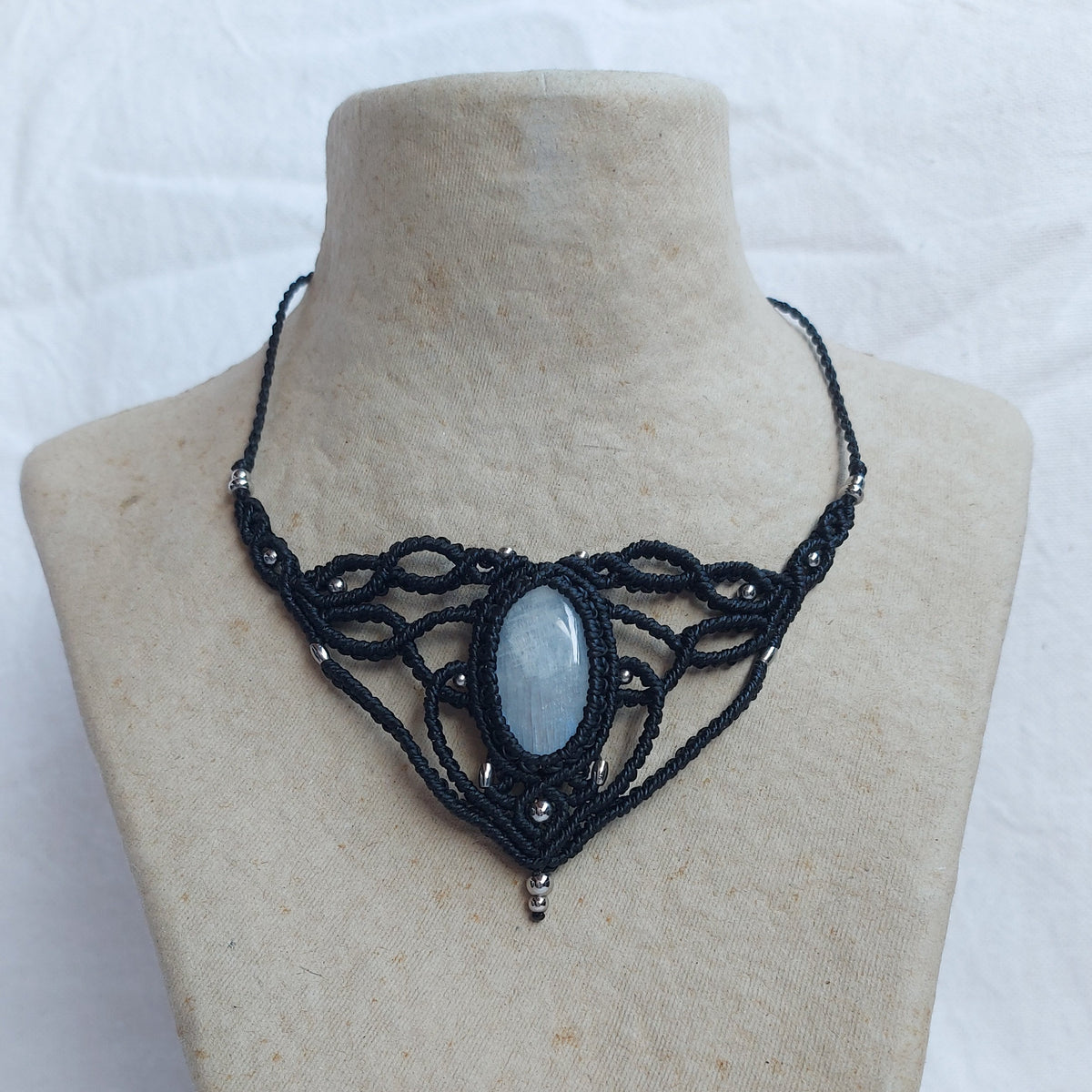 Gargantilla Selene con Piedra Luna