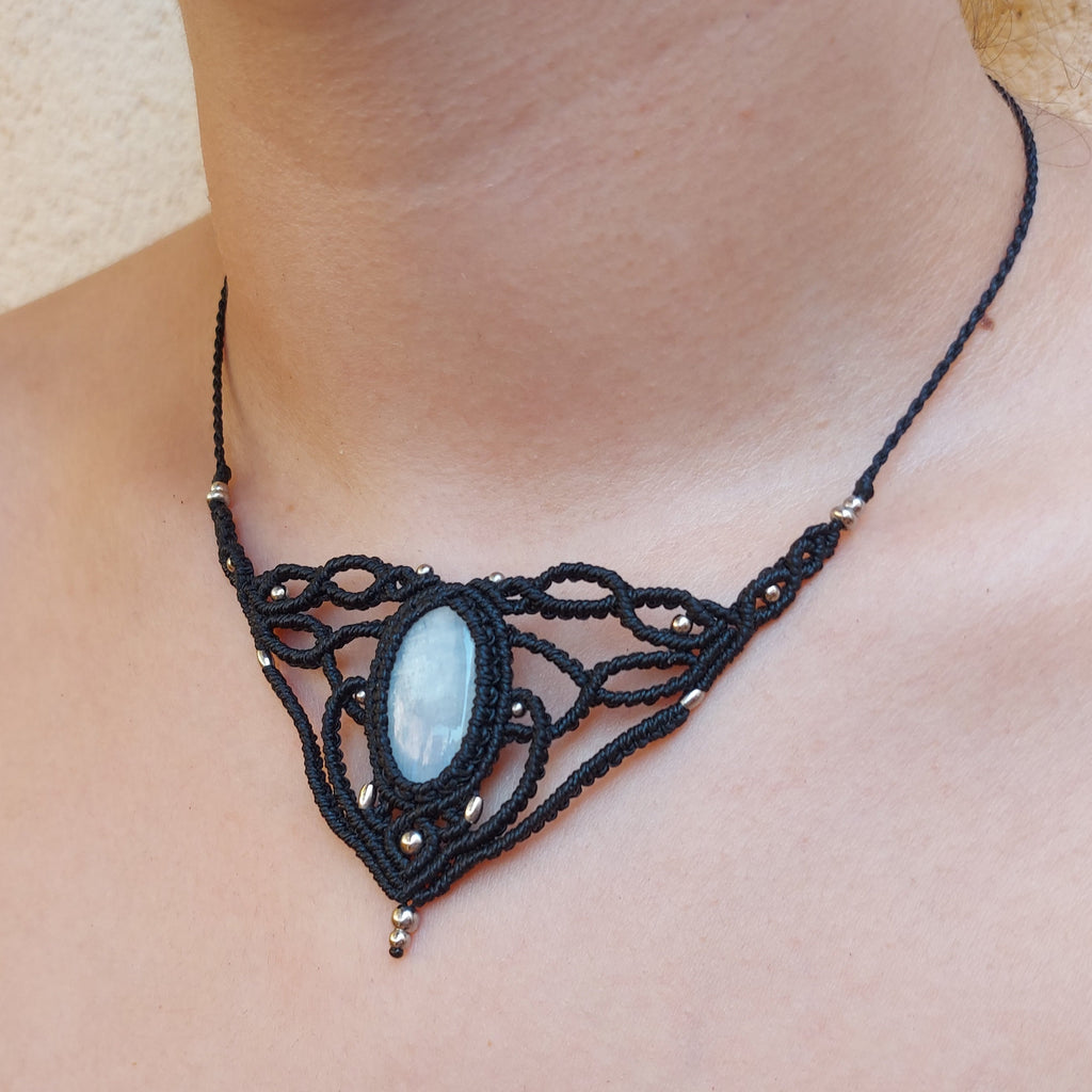 Gargantilla Selene con Piedra Luna