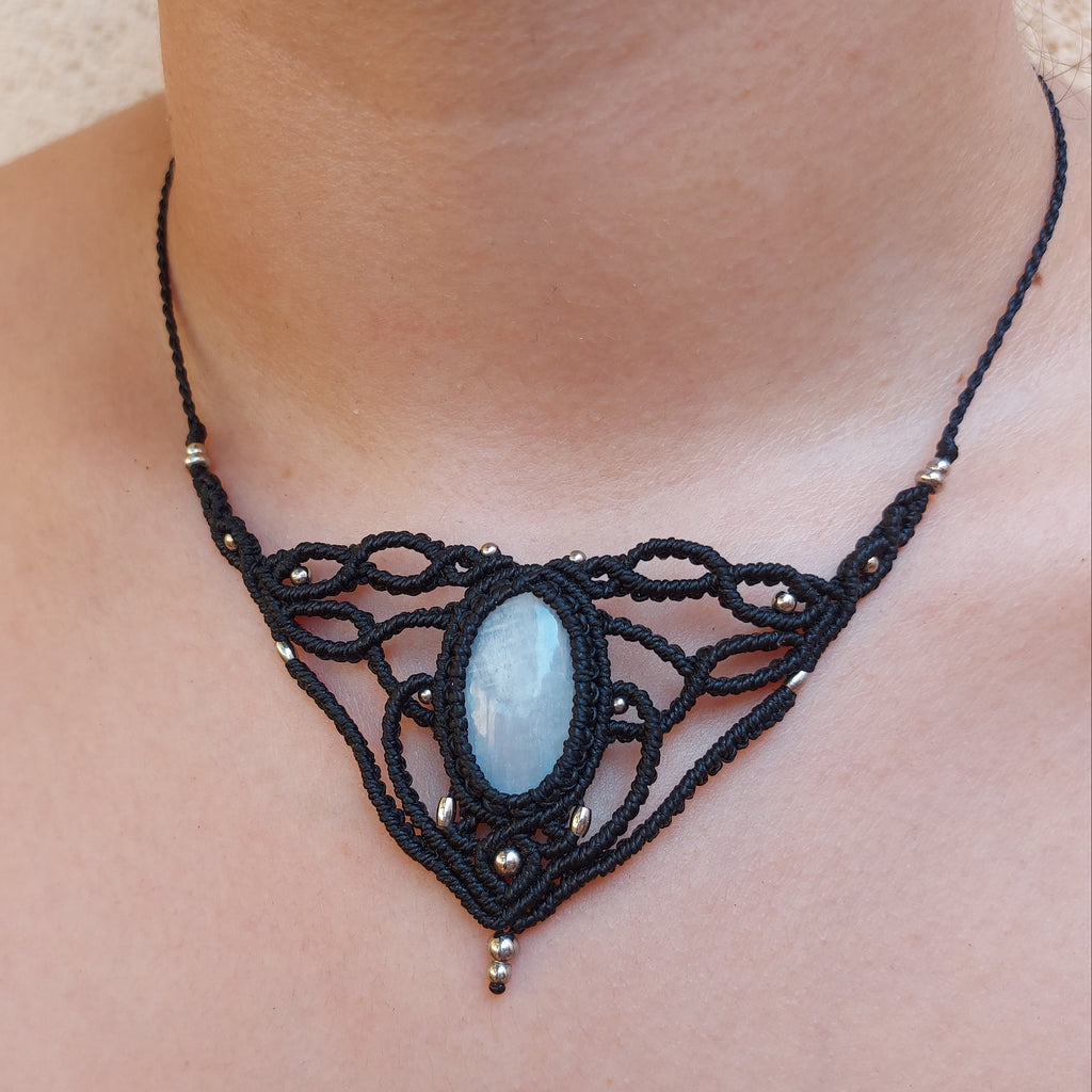 Gargantilla Selene con Piedra Luna