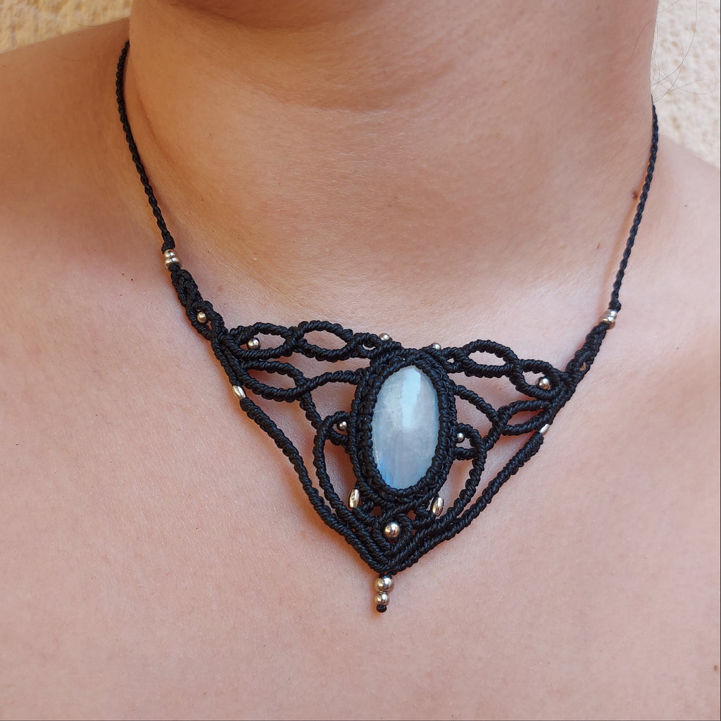 Gargantilla Selene con Piedra Luna