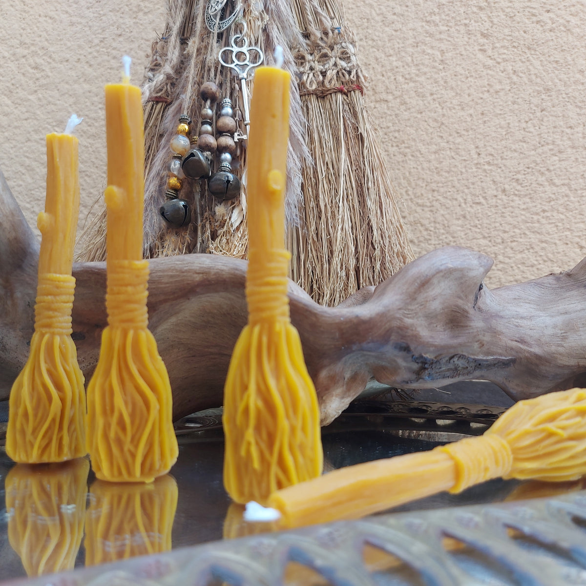 🧹Escoba de Bruja en Cera de Abeja