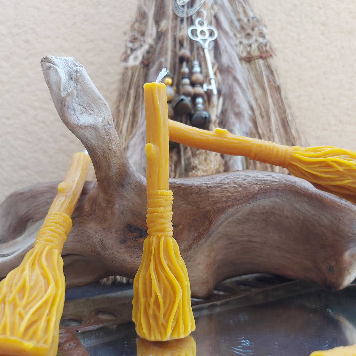 🧹Escoba de Bruja en Cera de Abeja